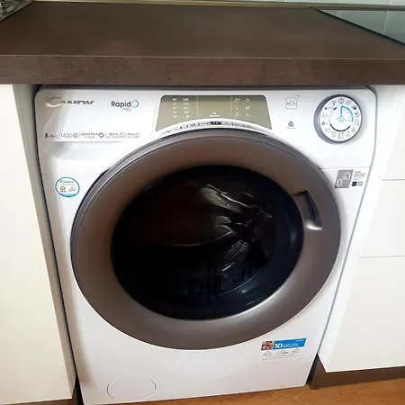 Queen Venice Train Station Noemi & Angel