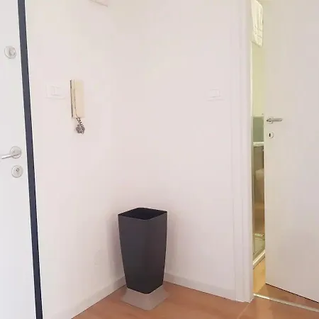 Queen Venice Train Station Noemi & Angel * メストレ