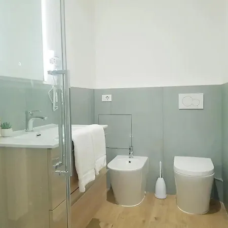 Queen Venice Train Station Noemi & Angel *