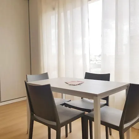 Queen Venice Train Station Noemi & Angel